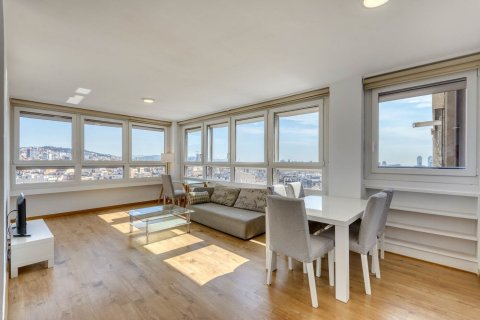 Apartamento de 3 dormitorios en venta en Barcelona, Cataluña, Spain № 1417 - foto 2