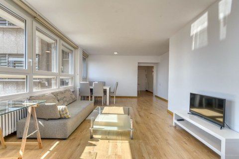 Apartamento de 3 dormitorios en venta en Barcelona, Cataluña, Spain № 1417 - foto 6