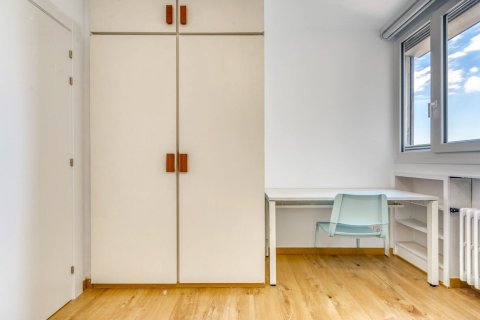 Apartamento de 3 dormitorios en venta en Barcelona, Cataluña, Spain № 1417 - foto 28