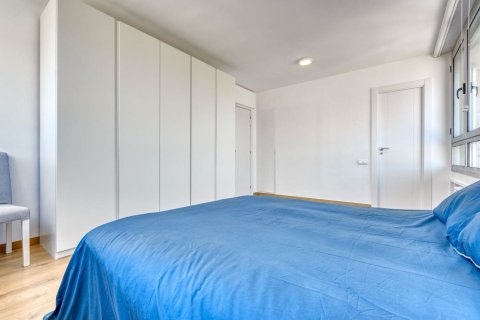 Apartamento de 3 dormitorios en venta en Barcelona, Cataluña, Spain № 1417 - foto 16