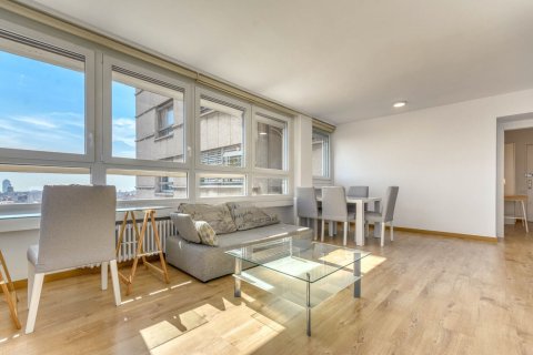 Apartamento de 3 dormitorios en venta en Barcelona, Cataluña, Spain № 1417 - foto 5