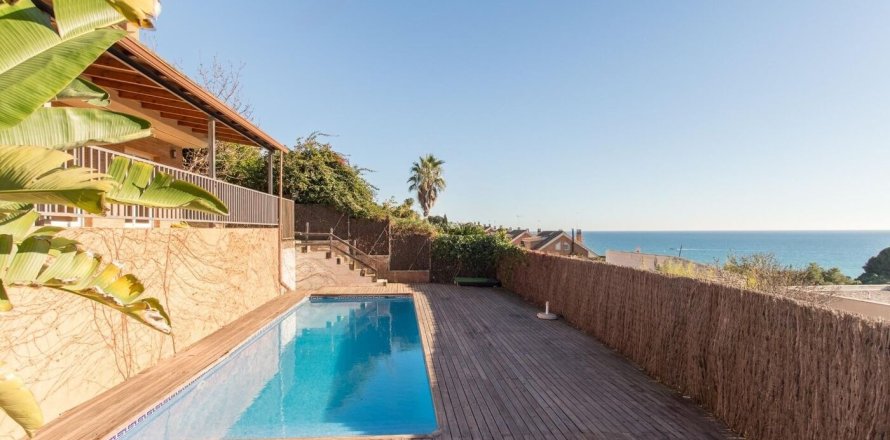 4 bedrooms house for sale in Arenys de Mar, Barcelona, Catalonia, Spain № 1423