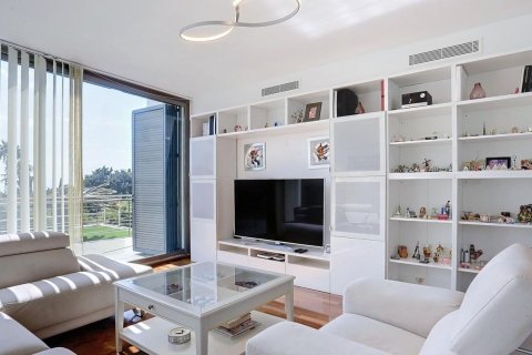 Сasa de 5 dormitorios en venta en Arenys de Mar, Barcelona, Cataluña, Spain № 1422 - foto 13