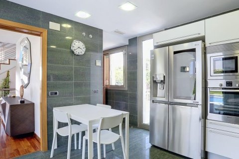 Сasa de 5 dormitorios en venta en Arenys de Mar, Barcelona, Cataluña, Spain № 1422 - foto 15