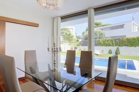 Сasa de 5 dormitorios en venta en Arenys de Mar, Barcelona, Cataluña, Spain № 1422 - foto 14
