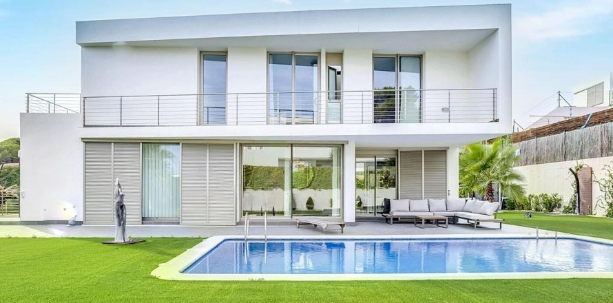 Сasa de 5 dormitorios en venta en Arenys de Mar, Barcelona, Cataluña, Spain № 1422