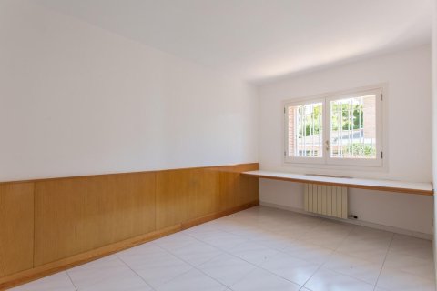 Сasa de 5 dormitorios en venta en Sant Andreu de Llavaneres, Barcelona, Cataluña, Spain № 1421 - foto 10