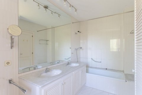 Сasa de 5 dormitorios en venta en Sant Andreu de Llavaneres, Barcelona, Cataluña, Spain № 1421 - foto 26
