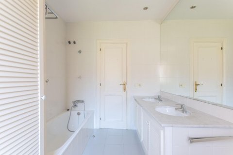 Сasa de 5 dormitorios en venta en Sant Andreu de Llavaneres, Barcelona, Cataluña, Spain № 1421 - foto 17