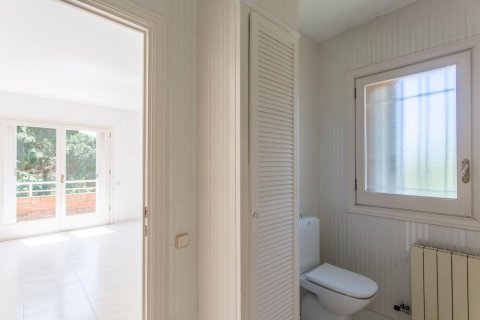Сasa de 5 dormitorios en venta en Sant Andreu de Llavaneres, Barcelona, Cataluña, Spain № 1421 - foto 23