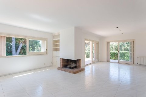 Сasa de 5 dormitorios en venta en Sant Andreu de Llavaneres, Barcelona, Cataluña, Spain № 1421 - foto 6
