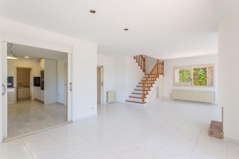 Сasa de 5 dormitorios en venta en Sant Andreu de Llavaneres, Barcelona, Cataluña, Spain № 1421 - foto 8