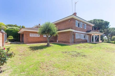 Сasa de 5 dormitorios en venta en Sant Andreu de Llavaneres, Barcelona, Cataluña, Spain № 1421 - foto 14