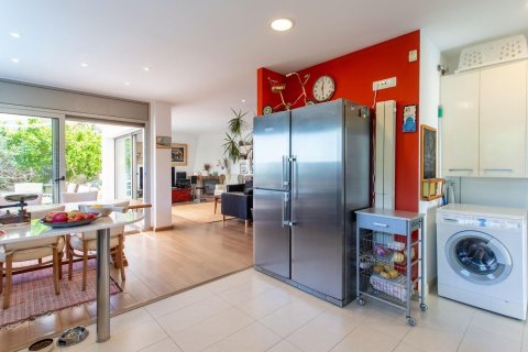 Сasa de 4 dormitorios en venta en Sant Cebrià de Vallalta, Barcelona, Cataluña, Spain № 1420 - foto 13