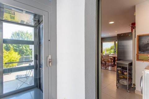 Сasa de 4 dormitorios en venta en Sant Cebrià de Vallalta, Barcelona, Cataluña, Spain № 1420 - foto 15