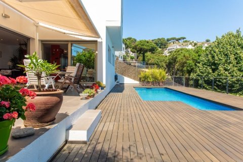 Сasa de 4 dormitorios en venta en Sant Cebrià de Vallalta, Barcelona, Cataluña, Spain № 1420 - foto 4
