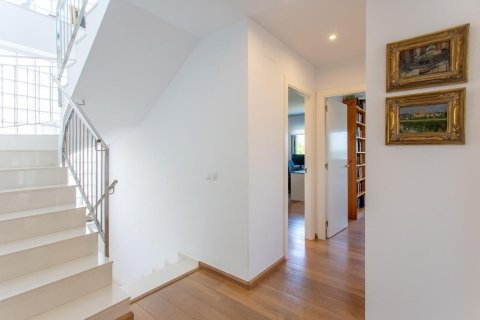 Сasa de 4 dormitorios en venta en Sant Cebrià de Vallalta, Barcelona, Cataluña, Spain № 1420 - foto 17