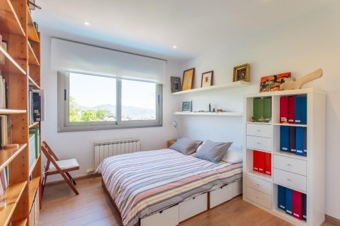 Сasa de 4 dormitorios en venta en Sant Cebrià de Vallalta, Barcelona, Cataluña, Spain № 1420 - foto 24