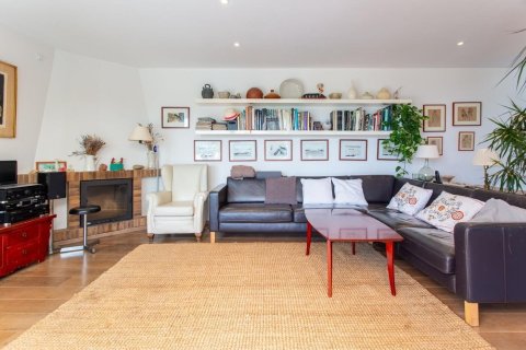Сasa de 4 dormitorios en venta en Sant Cebrià de Vallalta, Barcelona, Cataluña, Spain № 1420 - foto 8