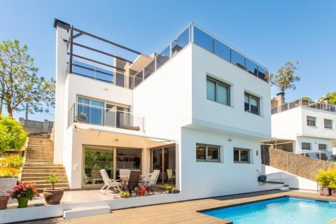 Сasa de 4 dormitorios en venta en Sant Cebrià de Vallalta, Barcelona, Cataluña, Spain № 1420