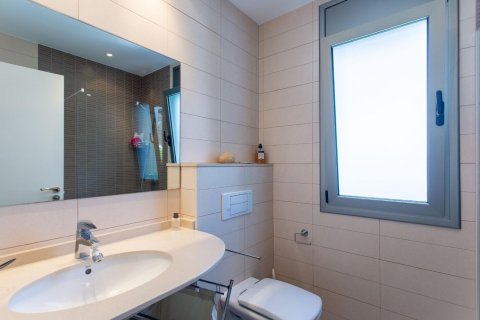Сasa de 4 dormitorios en venta en Sant Cebrià de Vallalta, Barcelona, Cataluña, Spain № 1420 - foto 16