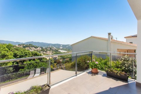 Сasa de 4 dormitorios en venta en Sant Cebrià de Vallalta, Barcelona, Cataluña, Spain № 1420 - foto 22