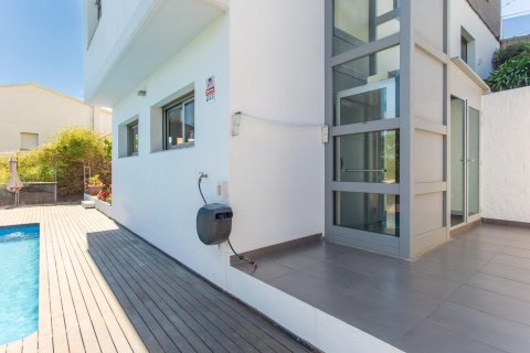 Сasa de 4 dormitorios en venta en Sant Cebrià de Vallalta, Barcelona, Cataluña, Spain № 1420 - foto 14