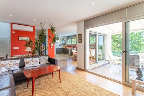 Сasa de 4 dormitorios en venta en Sant Cebrià de Vallalta, Barcelona, Cataluña, Spain № 1420 - foto 7