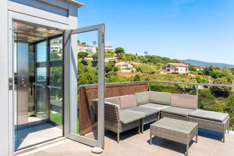 Сasa de 4 dormitorios en venta en Sant Cebrià de Vallalta, Barcelona, Cataluña, Spain № 1420 - foto 29