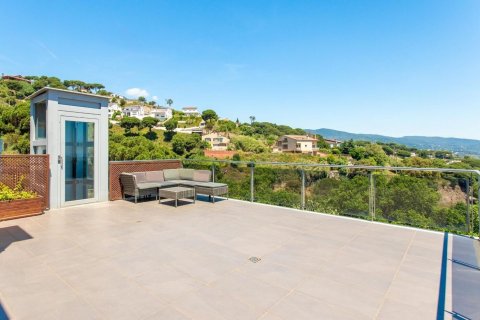 Сasa de 4 dormitorios en venta en Sant Cebrià de Vallalta, Barcelona, Cataluña, Spain № 1420 - foto 30