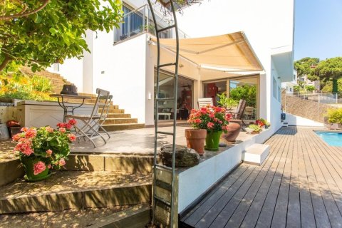 Сasa de 4 dormitorios en venta en Sant Cebrià de Vallalta, Barcelona, Cataluña, Spain № 1420 - foto 5