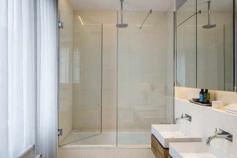 Apartamento de 4 dormitorios en alquiler en Barcelona, Cataluña, Spain № 1549 - foto 12