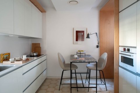 Apartamento de 4 dormitorios en alquiler en Barcelona, Cataluña, Spain № 1549 - foto 8