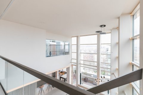 Apartamento de 3 dormitorios en venta en Barcelona, Cataluña, Spain № 1543 - foto 16