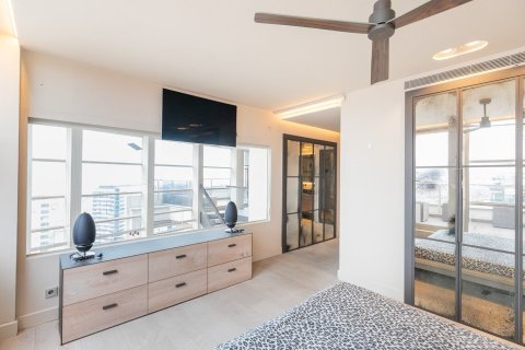 Apartamento de 3 dormitorios en venta en Barcelona, Cataluña, Spain № 1543 - foto 19