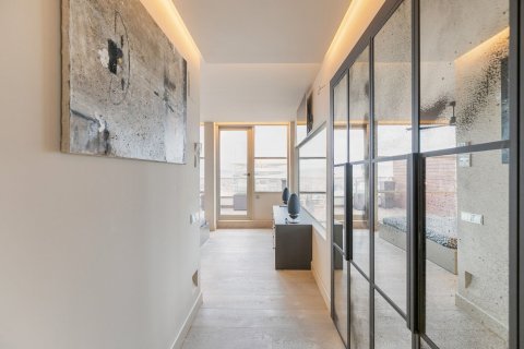 Apartamento de 3 dormitorios en venta en Barcelona, Cataluña, Spain № 1543 - foto 17