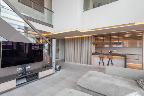 Apartamento de 3 dormitorios en venta en Barcelona, Cataluña, Spain № 1543 - foto 14