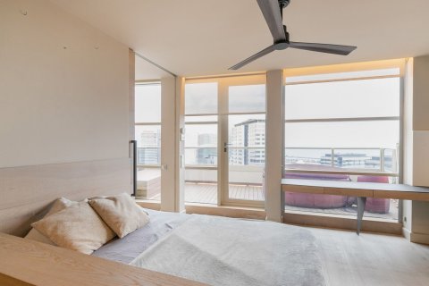 Apartamento de 3 dormitorios en venta en Barcelona, Cataluña, Spain № 1543 - foto 24