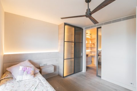 Apartamento de 3 dormitorios en venta en Barcelona, Cataluña, Spain № 1543 - foto 30