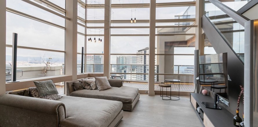 Apartamento de 3 dormitorios en venta en Barcelona, Cataluña, Spain № 1543