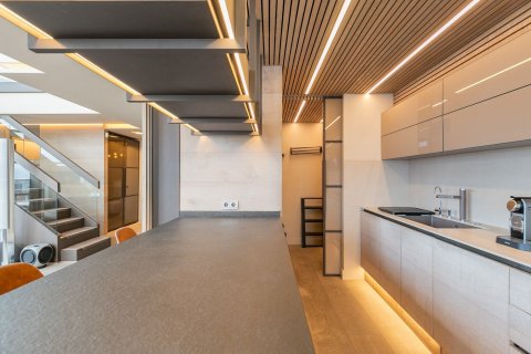 Apartamento de 3 dormitorios en venta en Barcelona, Cataluña, Spain № 1543 - foto 10