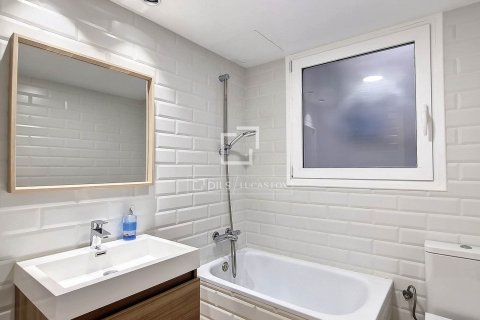 Apartamento de 4 dormitorios en venta en Vilanova i la Geltrú, Barcelona, Cataluña, Spain № 4488 - foto 23