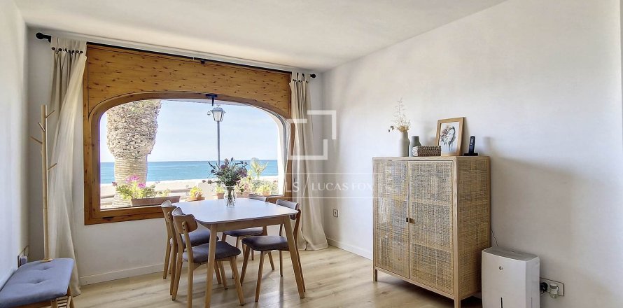 Apartamento de 4 dormitorios en venta en Vilanova i la Geltrú, Barcelona, Cataluña, Spain № 4488