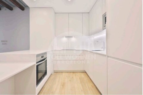 Apartamento de 2 dormitorios en venta en Ciudad Vieja, Barcelona, Cataluña, Spain № 2793 - foto 2