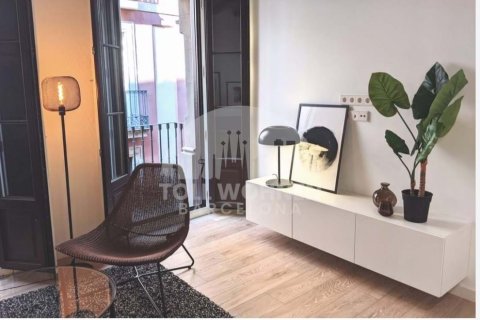 Apartamento de 2 dormitorios en venta en Ciudad Vieja, Barcelona, Cataluña, Spain № 2793 - foto 3