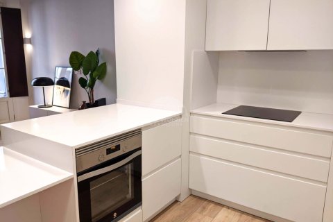 Apartamento de 2 dormitorios en venta en Ciudad Vieja, Barcelona, Cataluña, Spain № 2793 - foto 13
