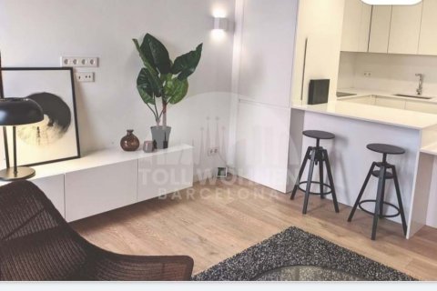 Apartamento de 2 dormitorios en venta en Ciudad Vieja, Barcelona, Cataluña, Spain № 2793 - foto 4