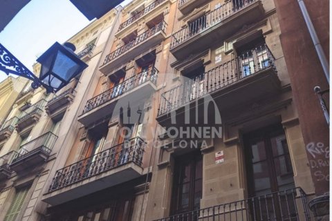 Apartamento de 2 dormitorios en venta en Ciudad Vieja, Barcelona, Cataluña, Spain № 2793 - foto 20