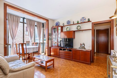 Apartamento de 3 dormitorios en venta en Gràcia, Barcelona, Cataluña, Spain № 2787 - foto 4