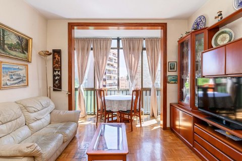 Apartamento de 3 dormitorios en venta en Gràcia, Barcelona, Cataluña, Spain № 2787 - foto 2